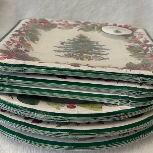 Six sets Spode Festive Tree Plates z& Dessert Plates with Green and Red Accents - Picture 2 of 7